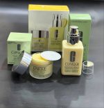 ست دو قلو آبرسان و مرطوب کننده پوست خشک و حساس کلینیک dramatically Rich lotion & moisturizing cream  ۱- کرم کاسه ای دراماتیکالی کلینیک  آبرسان ابریشمی با غلظت و غنی شده  ۲-لویسیون پمپی دراماتیکالی کلینیک مرطوب کننده روزانه متفاوت پوست  ♻️بافت کرمی نرم با جذب مناسب  ♻️بدون ایجاد حس چربی  ♻️تقوبت کننده سد رطوبتی  ♻️افزایش استحکام پوست  ♻️افزایش چشمگیر انعطاف پذیری وارتجاعی پوست ♻️کاهش عمق خطوط ناشی از کم آبی ♻️ترمیم پایدار سد دفاعی پوست  ♻️پوست مقاوم در برابر تغیرات محیطی ♻️مخصوص پوست های خشک و خیلی خشک ♻️پوست های حساس و تحریک پذیر حجم              150ml + 50ml - تصویر 2
