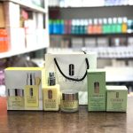 ست دو قلو آبرسان و مرطوب کننده پوست خشک و حساس کلینیک dramatically Rich lotion & moisturizing cream  ۱- کرم کاسه ای دراماتیکالی کلینیک  آبرسان ابریشمی با غلظت و غنی شده  ۲-لویسیون پمپی دراماتیکالی کلینیک مرطوب کننده روزانه متفاوت پوست  ♻️بافت کرمی نرم با جذب مناسب  ♻️بدون ایجاد حس چربی  ♻️تقوبت کننده سد رطوبتی  ♻️افزایش استحکام پوست  ♻️افزایش چشمگیر انعطاف پذیری وارتجاعی پوست ♻️کاهش عمق خطوط ناشی از کم آبی ♻️ترمیم پایدار سد دفاعی پوست  ♻️پوست مقاوم در برابر تغیرات محیطی ♻️مخصوص پوست های خشک و خیلی خشک ♻️پوست های حساس و تحریک پذیر حجم              150ml + 50ml